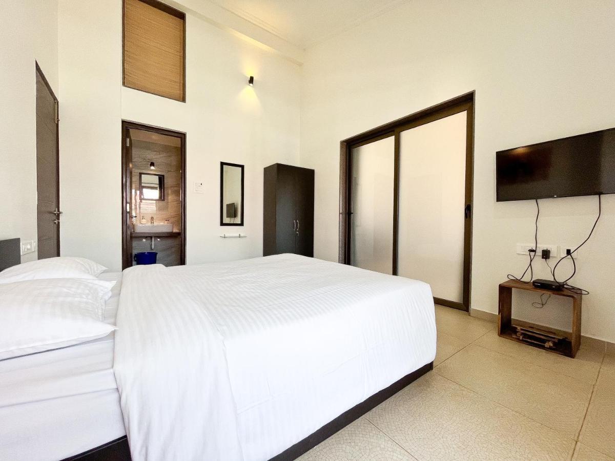 Acron Seawind Baga Arpora Apartment Calangute Bagian luar foto